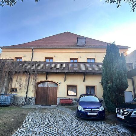 Restaurace A Penzion Podloubi Opočno エクステリア 写真