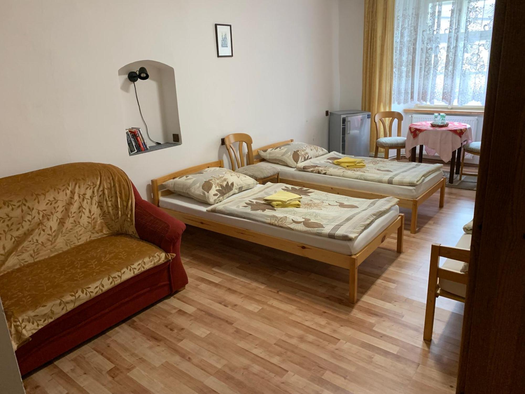 Restaurace A Penzion Podloubi Opočno エクステリア 写真