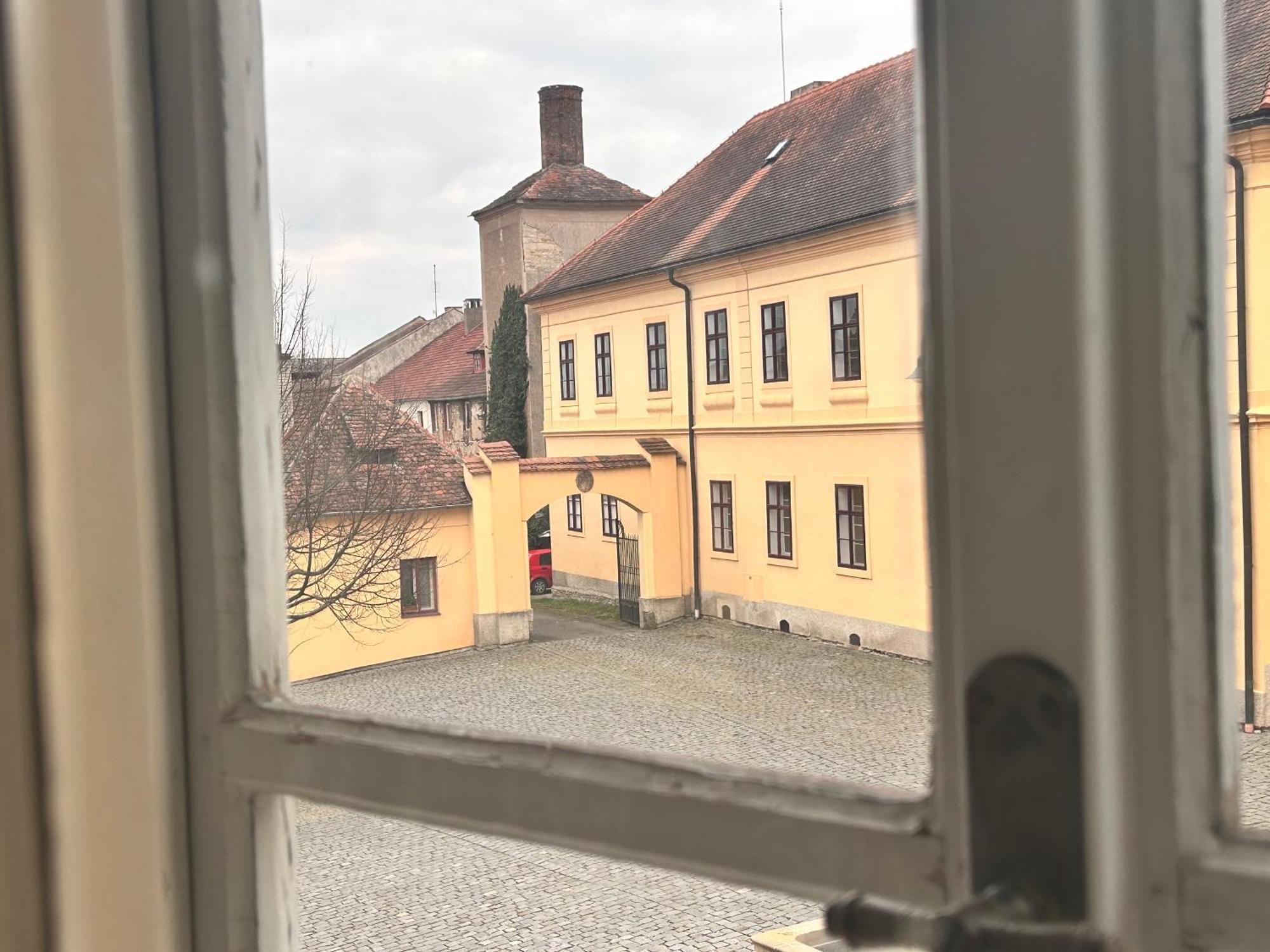 Restaurace A Penzion Podloubi Opočno エクステリア 写真